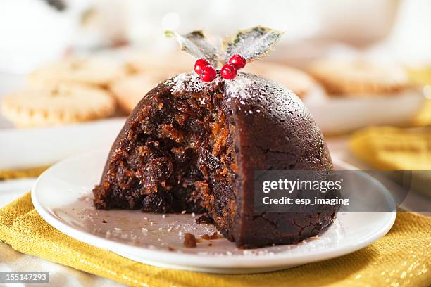 christmas pudding - christmas pudding stockfoto's en -beelden