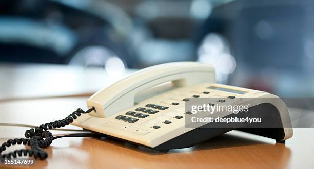 teléfono de trabajo - telefono fijo fotografías e imágenes de stock