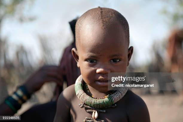 himba criança - himba imagens e fotografias de stock