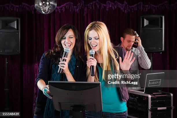 karaoke-sänger - karaoke anlage stock-fotos und bilder