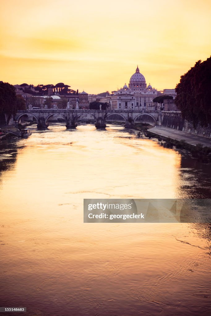 Rome Sunset Over The Tiber High-Res Stock Photo - Getty Images