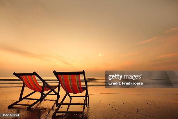 golden sunrise - hua hin stockfoto's en -beelden