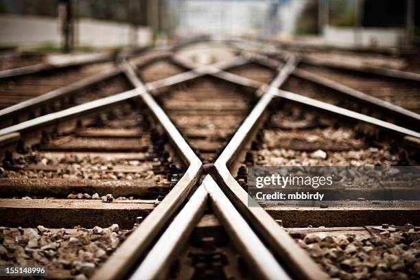 vía de puntos - rail fotografías e imágenes de stock