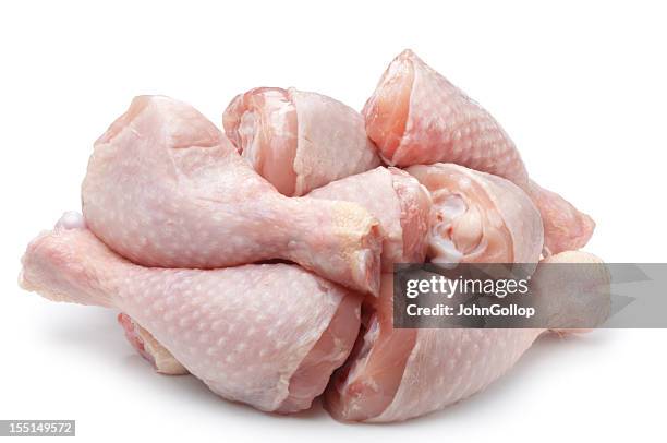 cuisses de poulet - uncooked chicken photos et images de collection