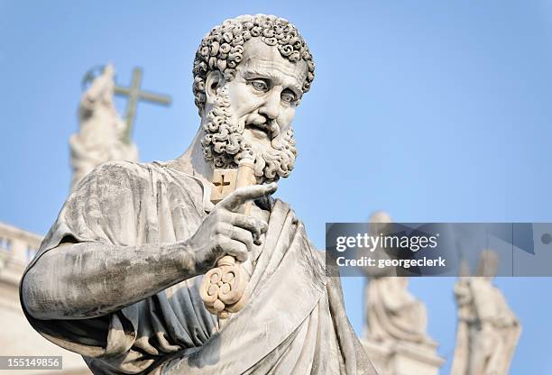 saint peter segurando uma chave - basílica de são pedro - fotografias e filmes do acervo