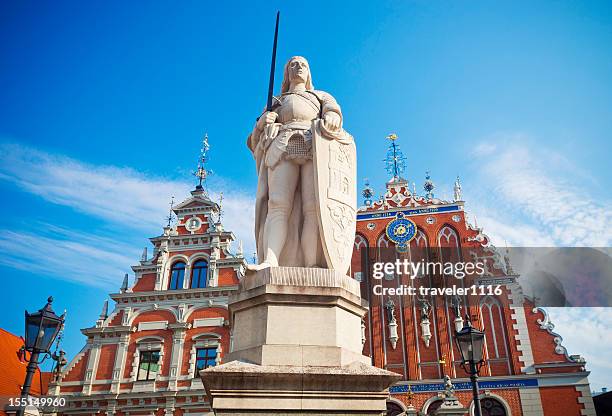 saint roland in riga, de letonia - riga fotografías e imágenes de stock