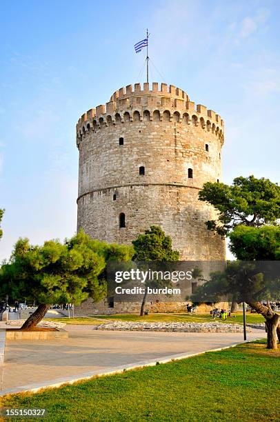 a photo of the white tower of thessealonika against blue sky - thessaloniki greece stock pictures, royalty-free photos & images