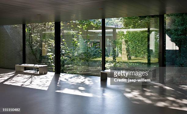 view on green courtyard - window with view on garden stockfoto's en -beelden