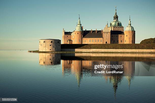 kalmar castle - moat stockfoto's en -beelden