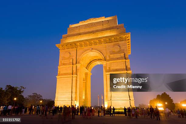 new delhi, l'india gate monument war memorial - india gate photos et images de collection