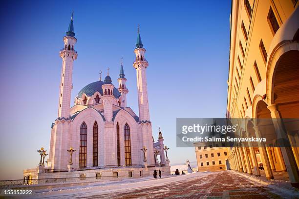 mesquita qolsharif ao pôr-do-sol - kazan russia - fotografias e filmes do acervo