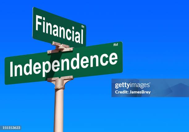 financial independence street sign - financial freedom stock pictures, royalty-free photos & images