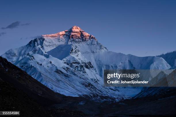 sunset on mount everest - everest stock pictures, royalty-free photos & images