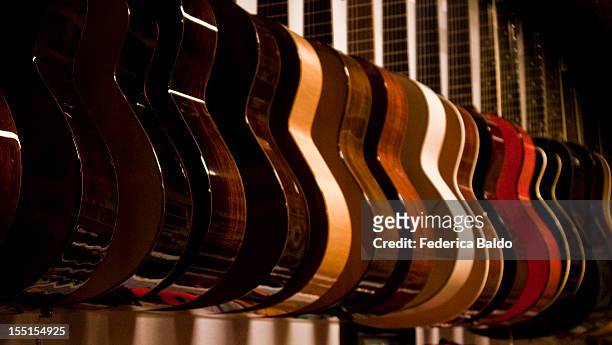 guitars heaven - saiteninstrument stock-fotos und bilder