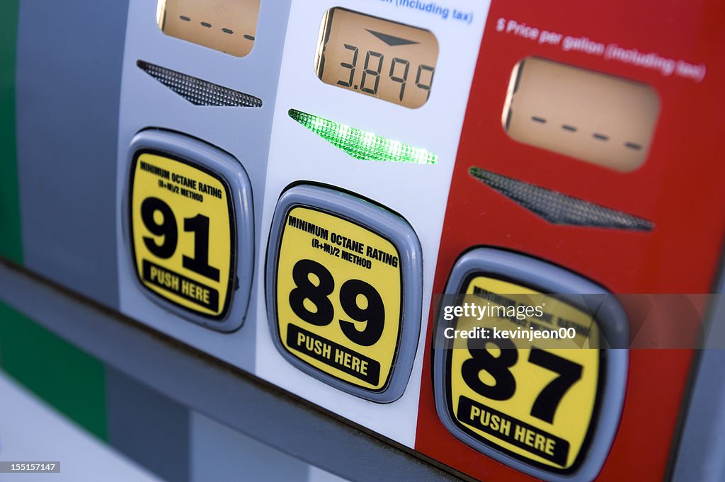 Presso la stazione di gas pompa di benzina