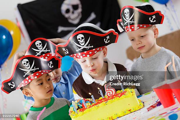 birthday party of a 5 year old boy - birthday flag stockfoto's en -beelden