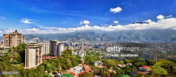 eastern caracas cidade vista aérea de manhã cedo - caracas imagens e fotografias de stock