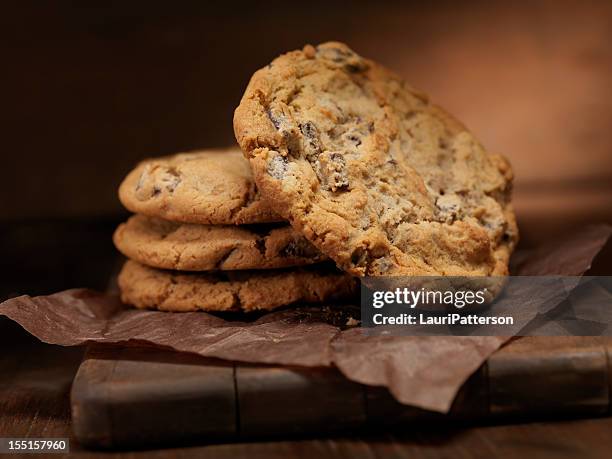 chunky chocolate chip cookie - chocolate chip cookies stock pictures, royalty-free photos & images