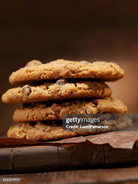 oatmeal raisin cookies - raisin cookie stock pictures, royalty-free photos & images