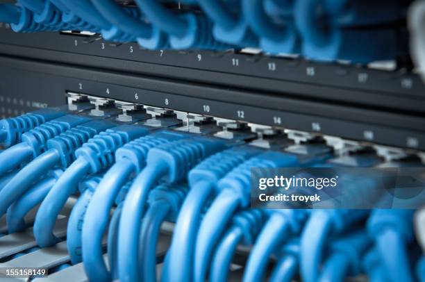 netzwerk-hub und kabelfernsehen - router stock-fotos und bilder