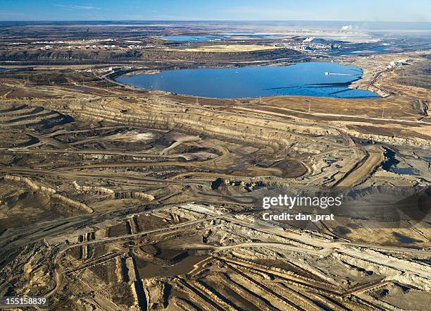 oilsands - fort mcmurray stockfoto's en -beelden