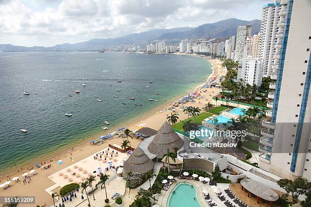 bucht von acapulco - acapulco stock-fotos und bilder
