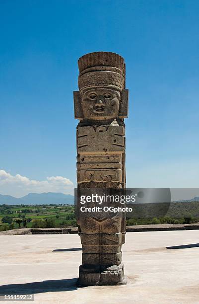 toltec temple ruins in tula, mexico - hidalgo stockfoto's en -beelden