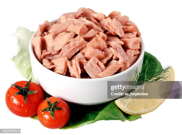 canned tuna chunks in a bowl garnished with tomatoes - tuna stockfoto's en -beelden