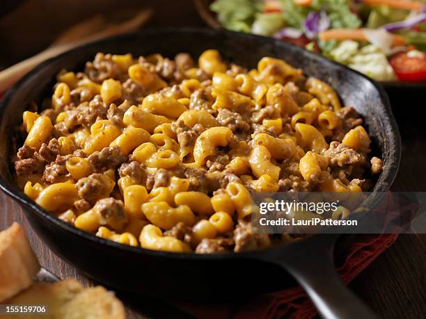 cheesy hamburger and macaroni dinner - cheeseburger 個照片及圖片檔