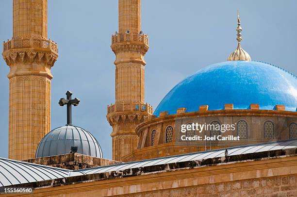 moschee, kirche im kontrast in beirut, libanon - beirut stock-fotos und bilder