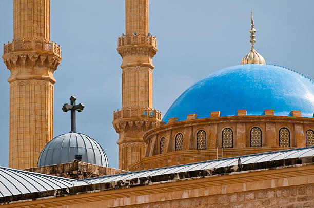 mezquita y church lado en beirut, líbano - libano fotografías e imágenes de stock