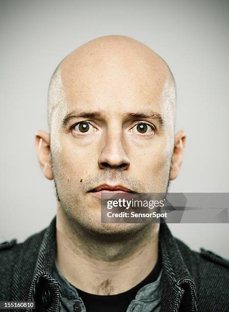 real man - cool bald guy stockfoto's en -beelden