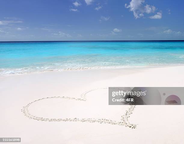 sand heart, tropical paradise beach (xxxl) - sand heart stock pictures, royalty-free photos & images