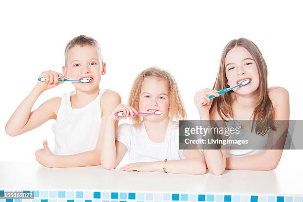 teeth brushing - zustand stockfoto's en -beelden