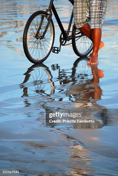 reflexo de bicicleta - reflexo stock pictures, royalty-free photos & images