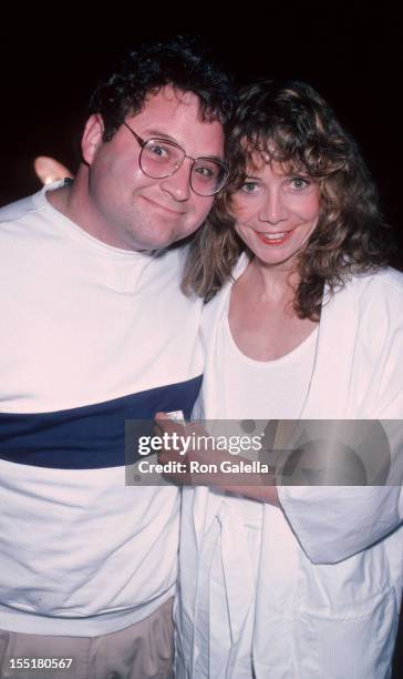 Actor Stephen Furst and wife Lorraine Wright attend the premiere of "A Fine Mess" on March 19, 1986 at the Comedy Store in Hollywood, California.