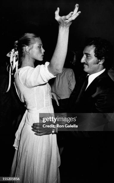 Margaux Hemingway and Errol Wetson attend the party for Seals and Croft on May 12, 1975 at Gallagher's Restaurant in New York City.