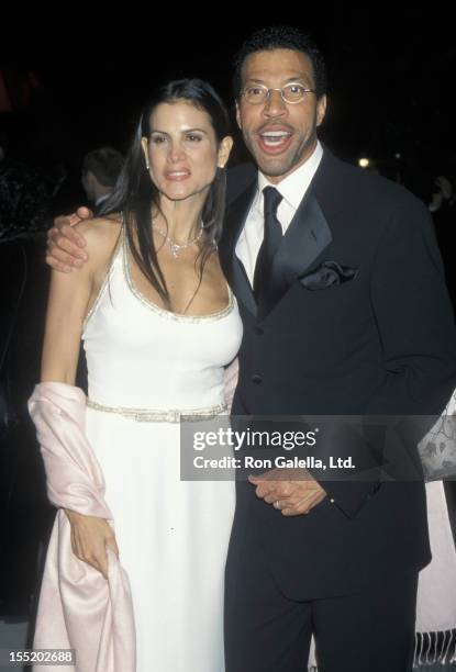 Musician Lionel Richie and Diane Alexander attend Vanity Fair Oscar Party on March 21, 1999 at Morton's Restaurant in West Hollywood, California.