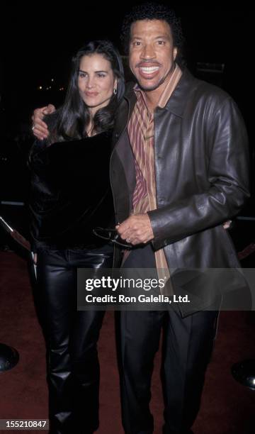 Musician Lionel Richie and Diane Alexander attend the world premiere of "Ali" on December 12, 2001 at Grauman Chinese Theater in Hollywood,...
