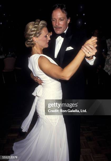 Actress Glenn Close and and actor Richard Chamberlain attend the 41st Annual Tony Awards After Party on June 7, 1987 at the New York Hilton Hotel in...