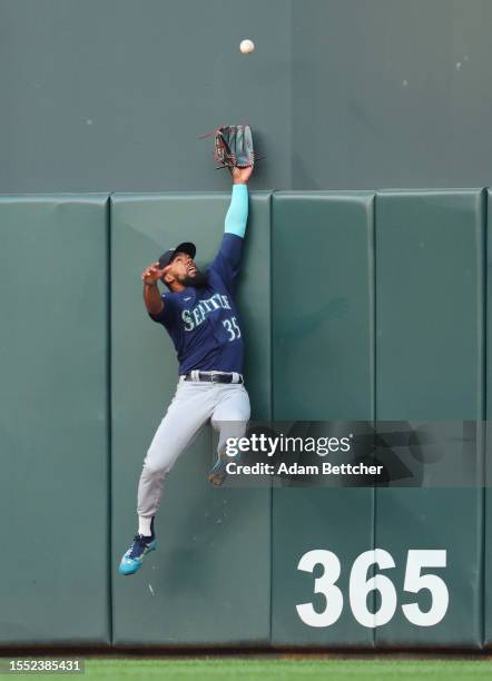 Teoscar Hernandez of the Seattle Mariners misses the catch on a Trevor Larnach of the Minnesota Twins triple in the fifth inning at Target Field on...