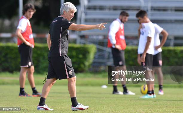 Head coach Gian Piero Gasperini issues instructions during a Palermo training session at Tenente Carmelo Onorato Sports Center on November 2, 2012 in...