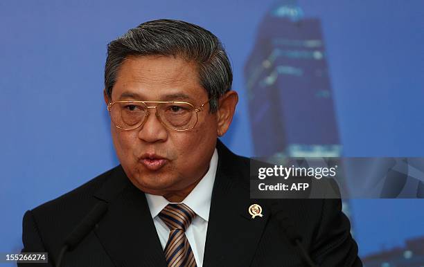 Indonesian President Susilo Bambang Yudhoyono delivers a speech during a business forum at St James Palace in London on November 2, 2012 on the third...