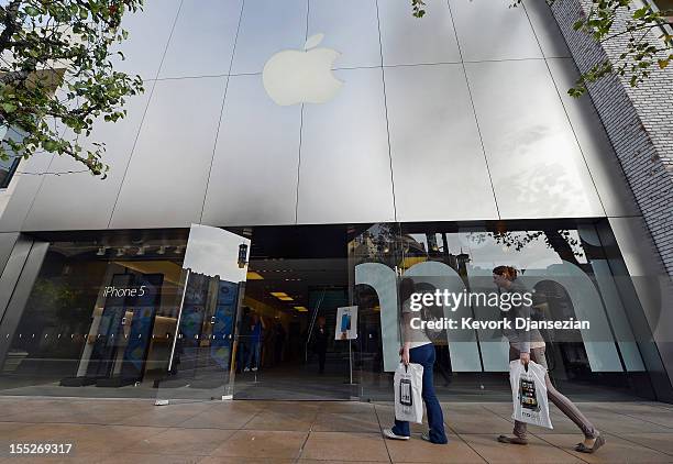 Customers walk into an Apple Store on November 2, 2012 in Los Angeles, California. It was reported that lines at Apple stores nationwide were short...