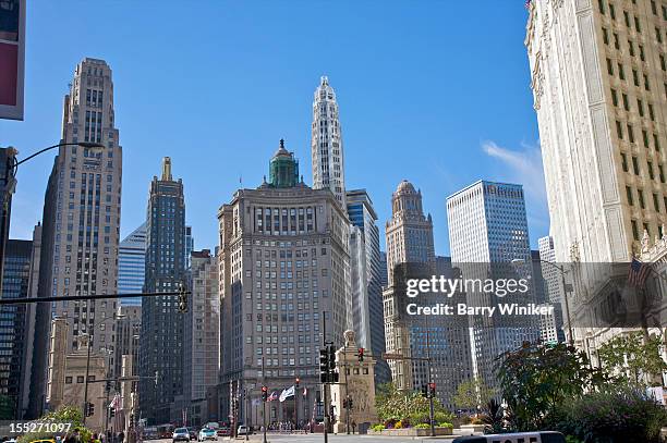 office towers in downtown loop. - michigan avenue stock pictures, royalty-free photos & images