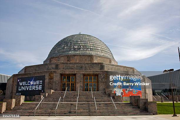 landmark domed building with steps. - adler planetarium stock pictures, royalty-free photos & images