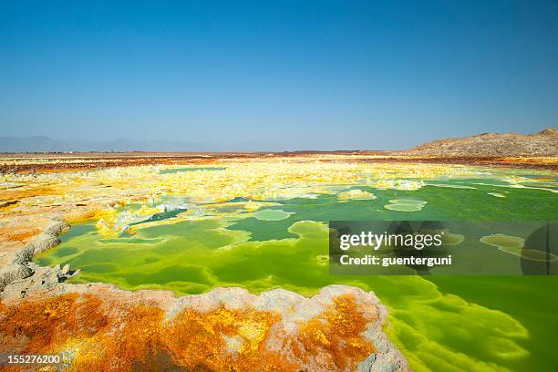 inside the explosion crater of dallol volcano, danakil depression, ethiopia - danakil depression 個照片及圖片檔