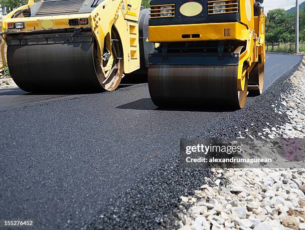 asphalt paving - road works stockfoto's en -beelden