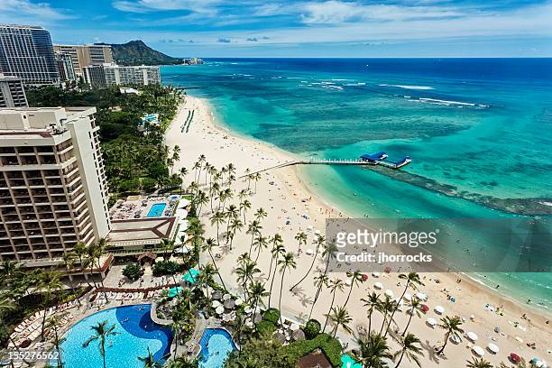 vista aérea de la playa waikiki y diamond head - hawaii beach fotografías e imágenes de stock
