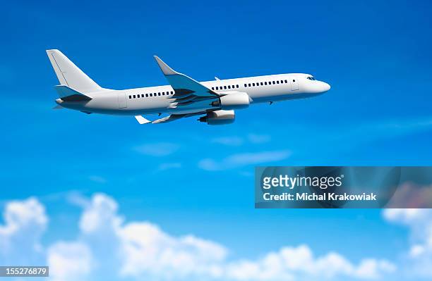 moderno avião de passageiros voando acima nuvens. - airplane sky - fotografias e filmes do acervo